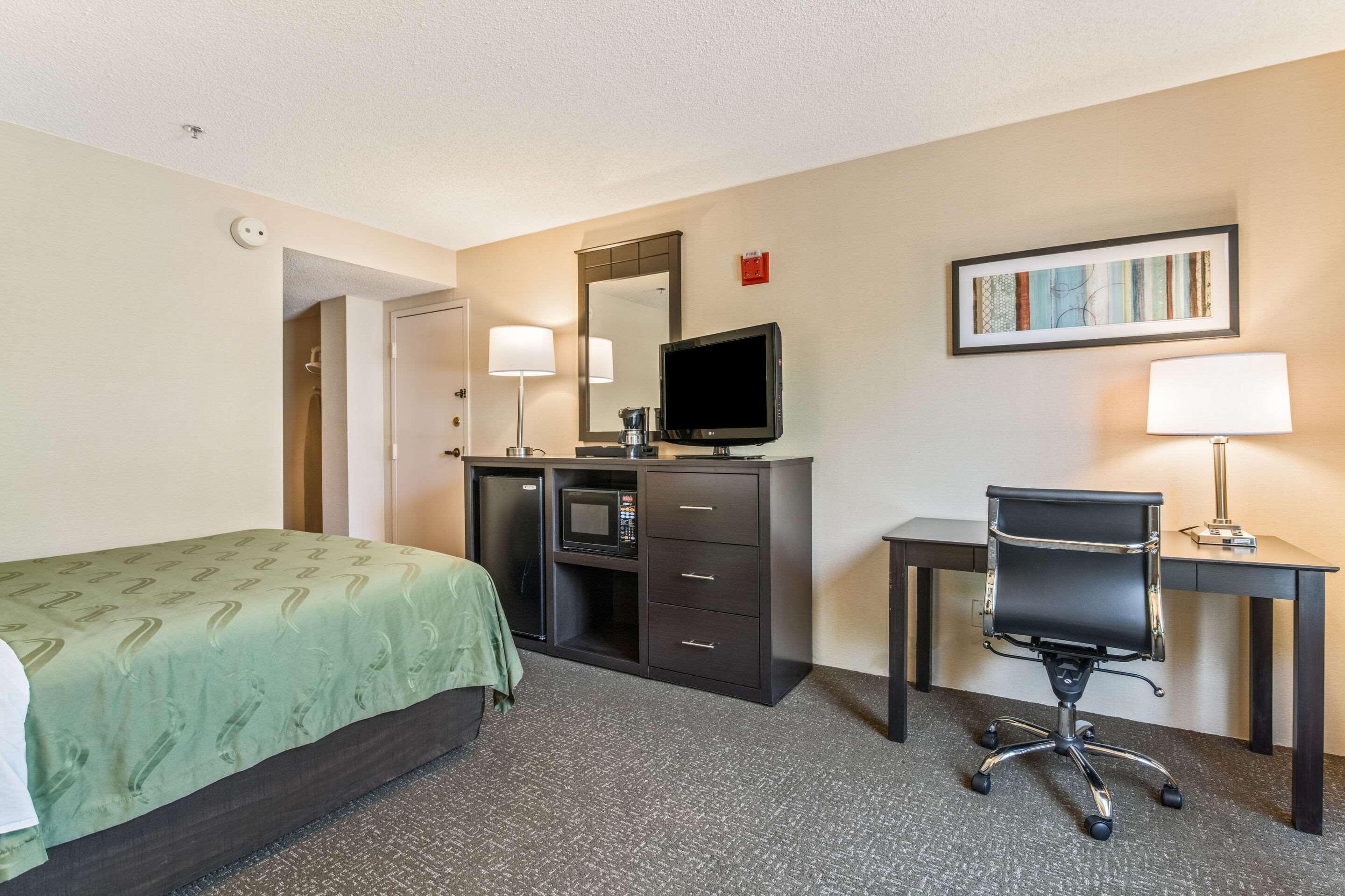 Quality Inn Portsmouth Bagian luar foto