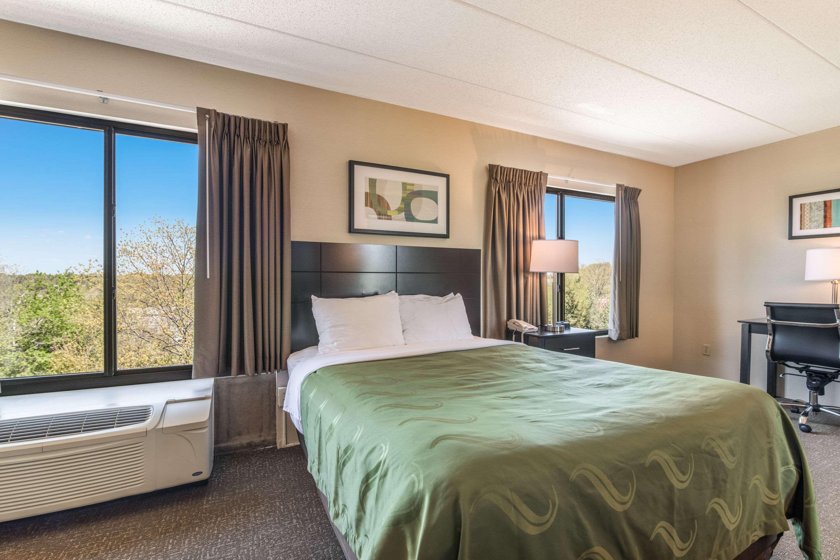 Quality Inn Portsmouth Bagian luar foto