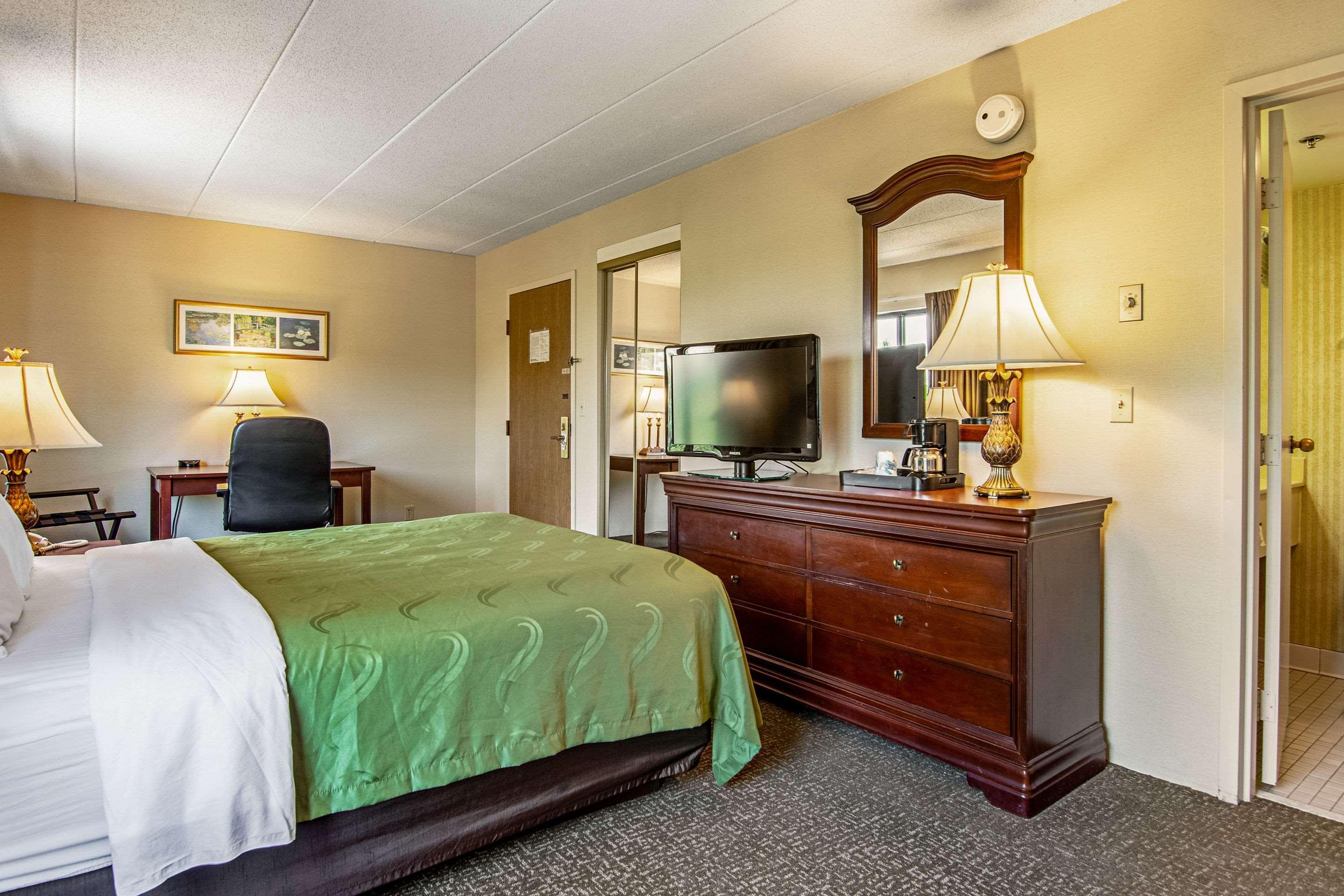 Quality Inn Portsmouth Bagian luar foto