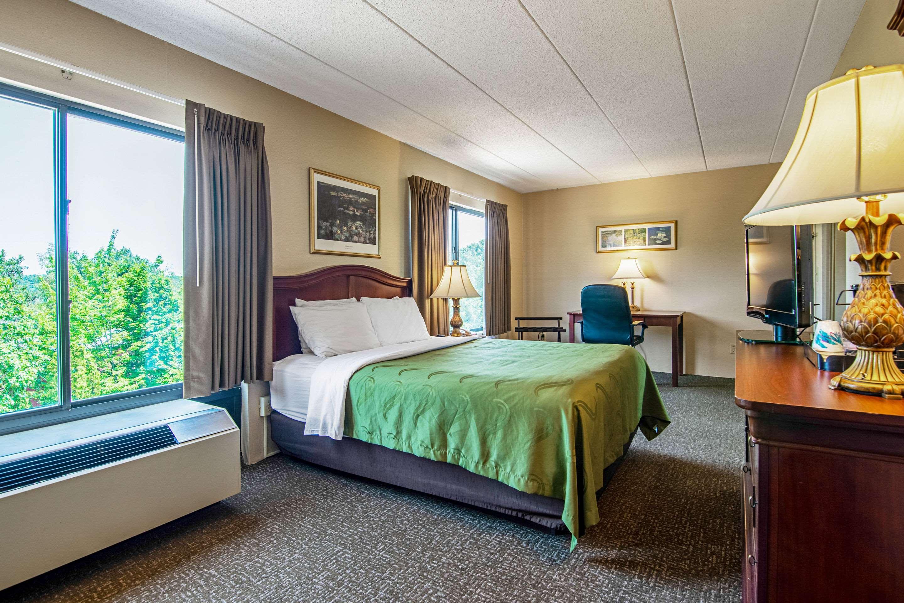 Quality Inn Portsmouth Bagian luar foto