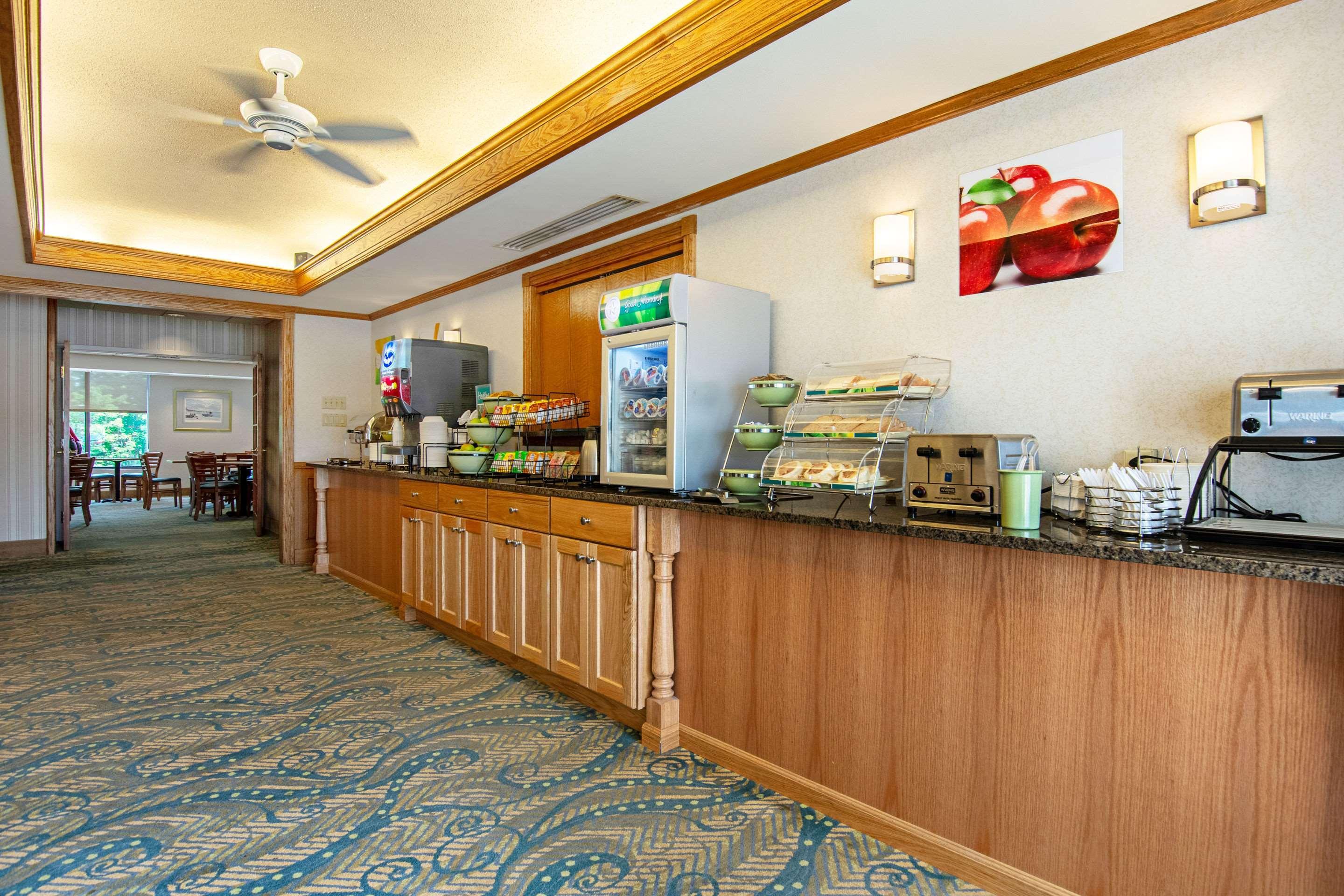 Quality Inn Portsmouth Bagian luar foto