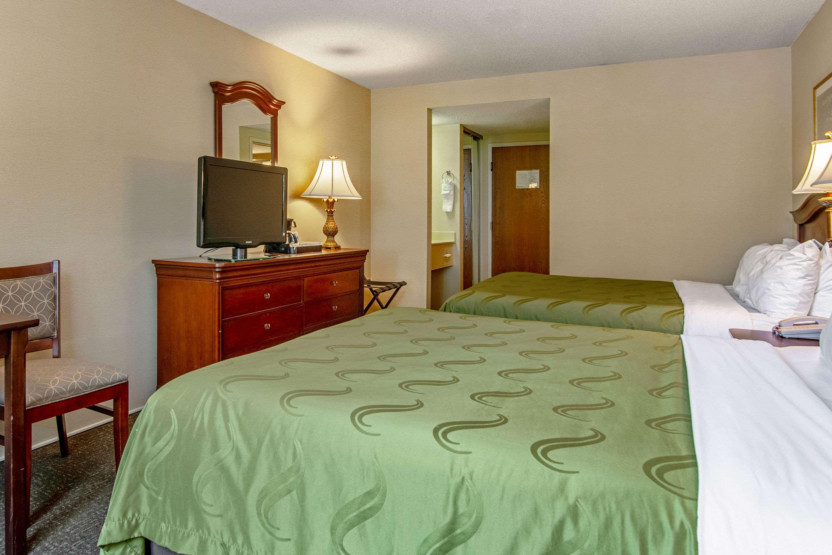 Quality Inn Portsmouth Bagian luar foto