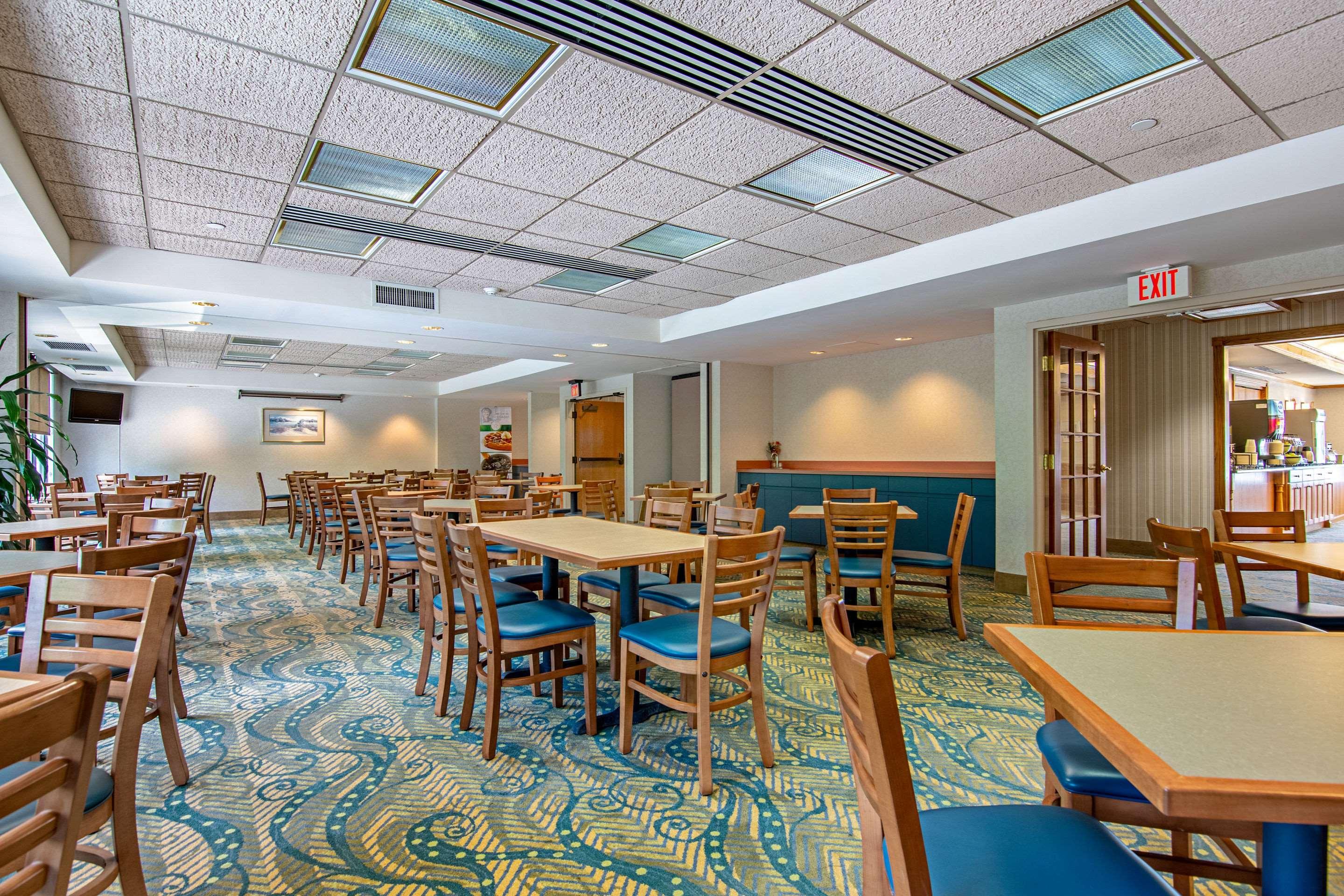Quality Inn Portsmouth Bagian luar foto