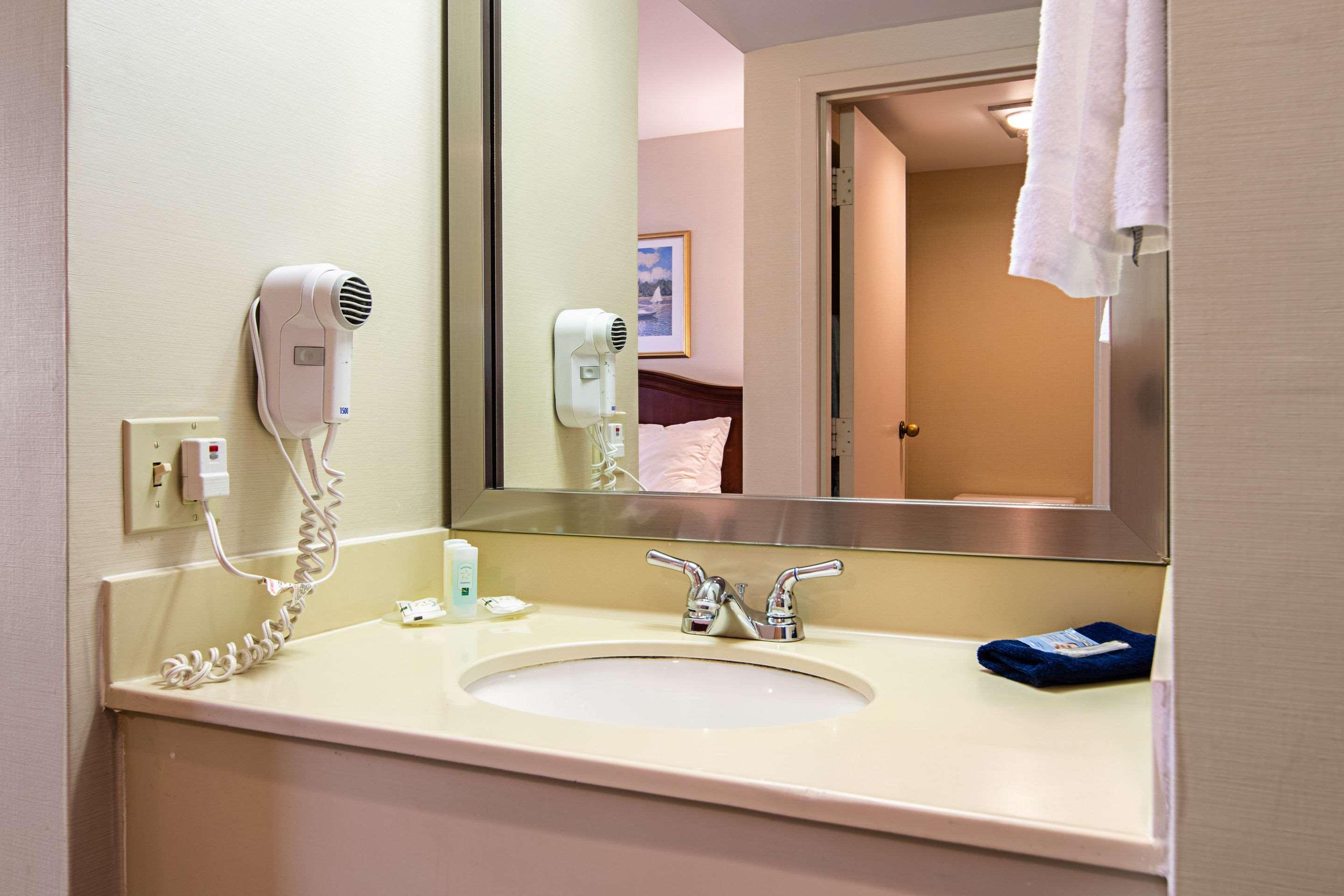 Quality Inn Portsmouth Bagian luar foto